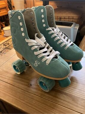 Roller Derby Teal Suede Roller Skates with White Laces - Women Size 11 New!